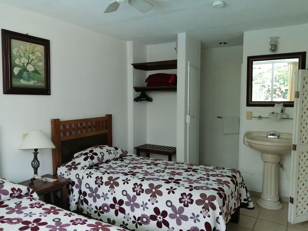 Standard Room, 2 Double Beds - Photo 7