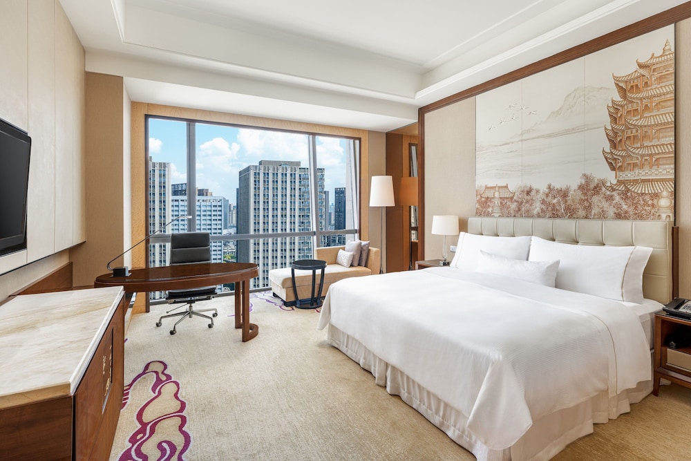 1 King Bed, Executive Lounge Access, High Floor - 15th and above, Guest Room