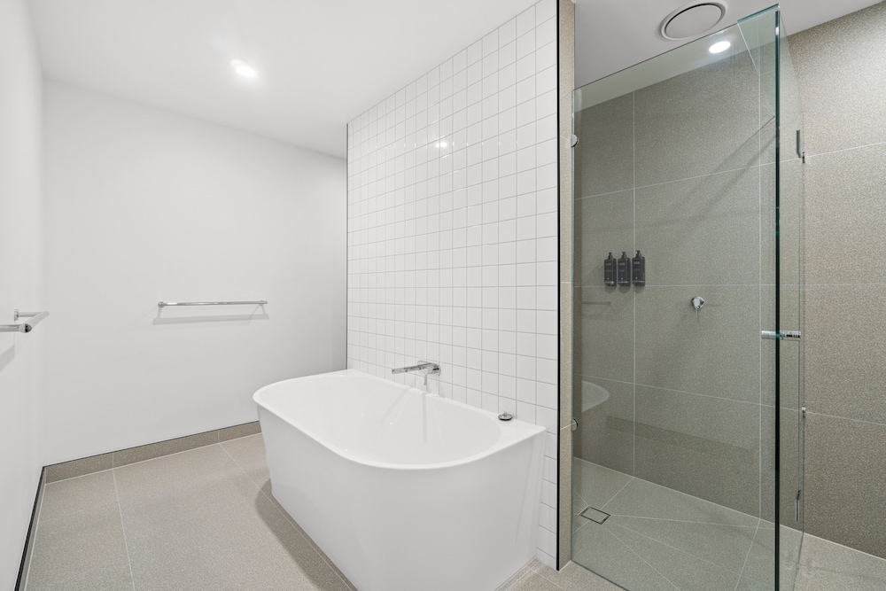 Luxury Suite, 1 King Bed - Photo 5