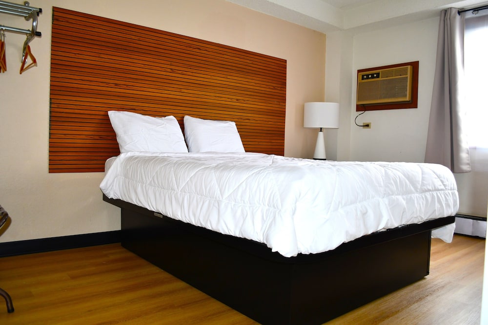 Standard Room, 1 Queen Bed photo 1