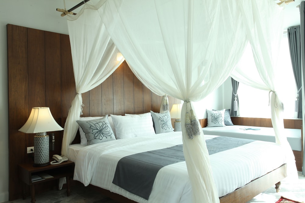 Deluxe Plus Twin bed photo 2