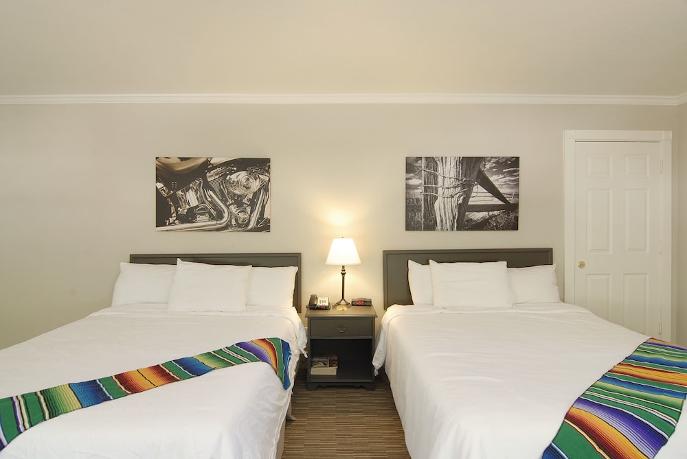 Premium Room, 2 Queen Beds, Non Smoking, Refrigerator photo 2