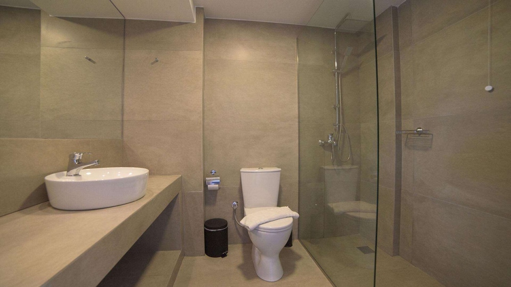 Deluxe Swim-Up Room - Photo 10