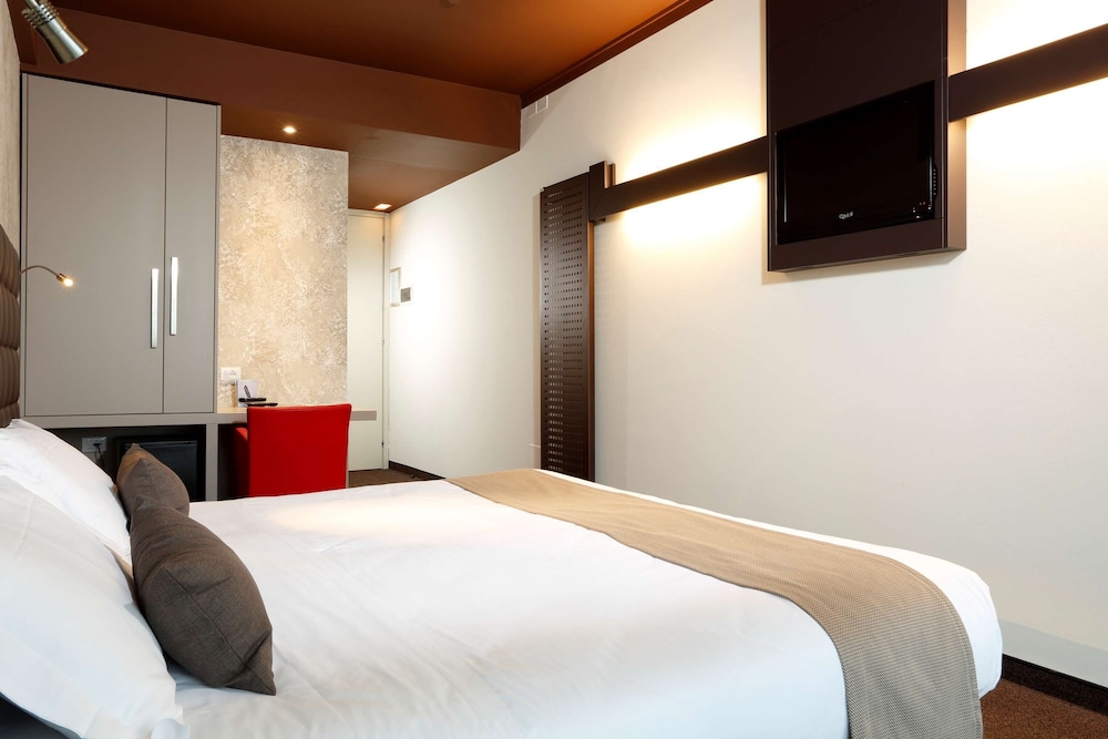 Classic Room, Multiple Beds, Terrace - Photo 3