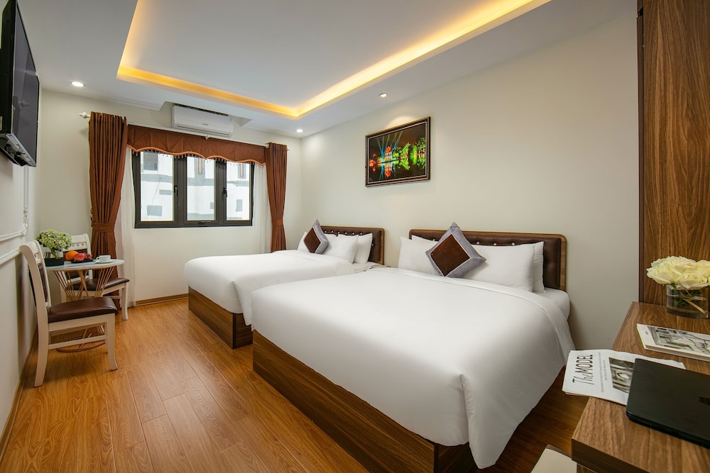 Family Quadruple Room, 2 Queen Beds, Non Smoking, Lake View