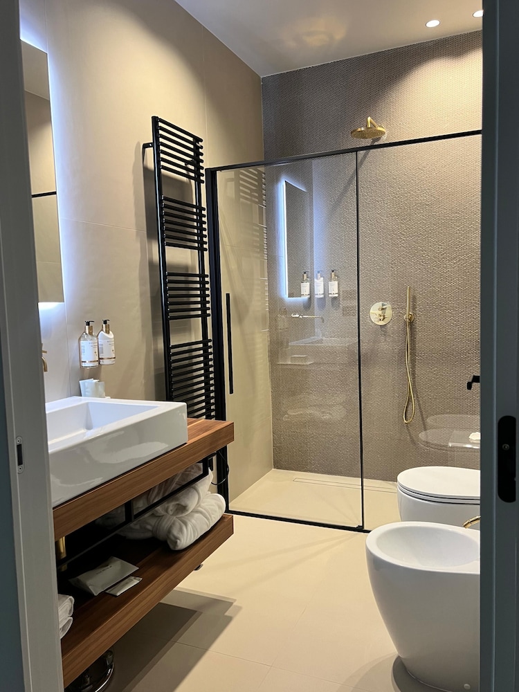 Deluxe Suite - Photo 28