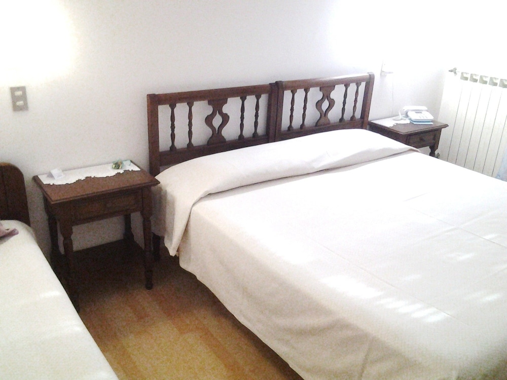 Standard Triple Room, City View photo 3