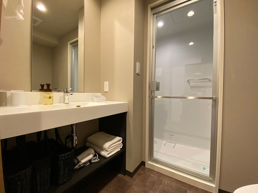 Standard Twin Room, Non Smoking - Photo 12