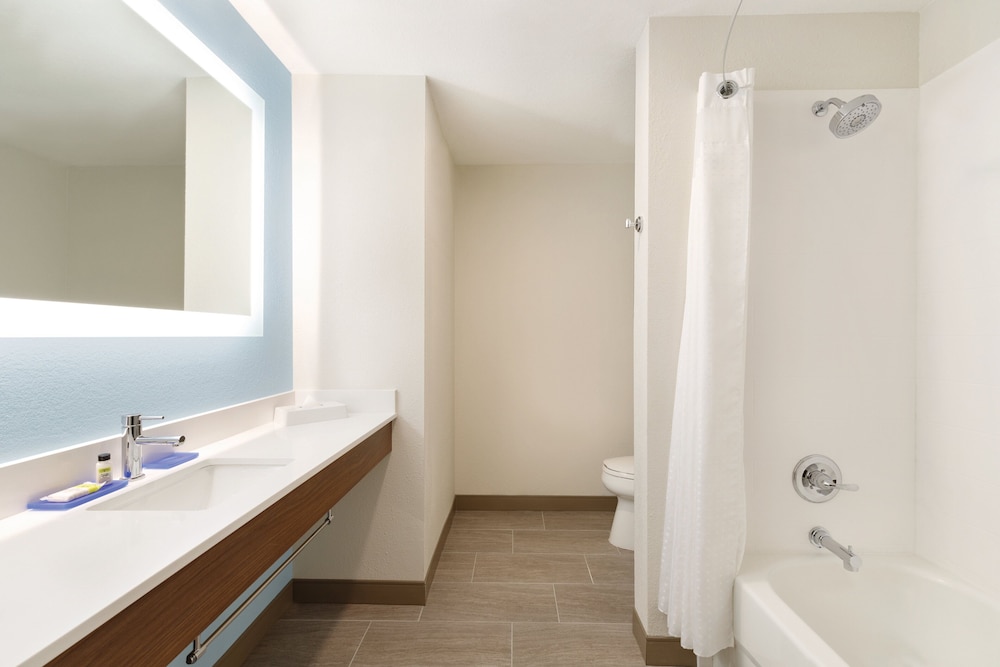 Suite, 1 King Bed (Additional Living Area) - Photo 5