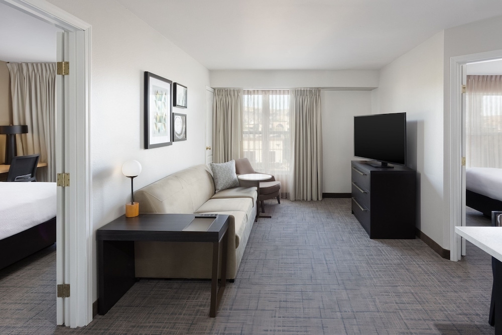 Suite, 1 Double Bed (Mobility/Hearing Accessible, Tub) photo 1