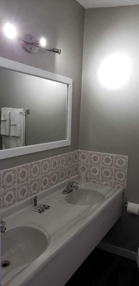 Luxury Cabin, 1 Queen Bed with Sofa bed photo 3