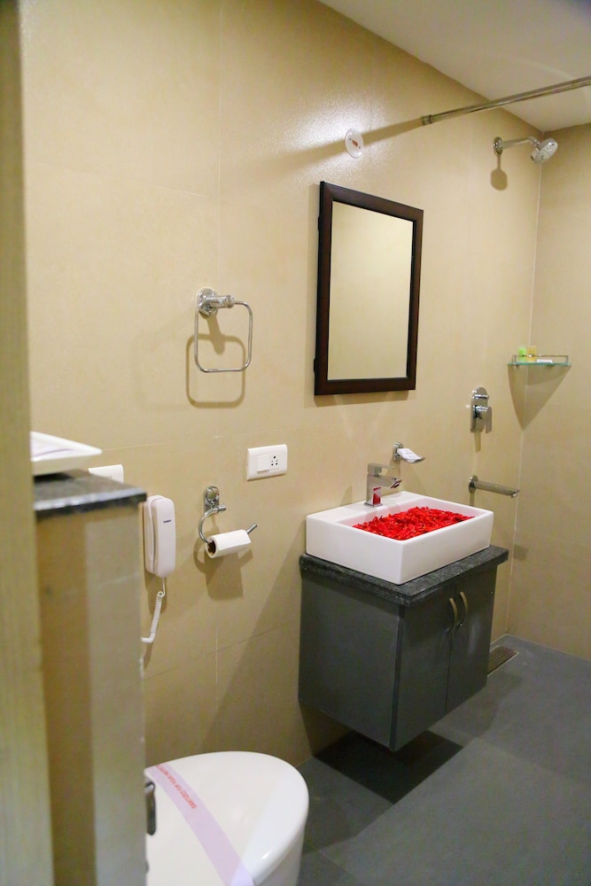 Royal Suite, 1 King Bed, Non Smoking photo 2