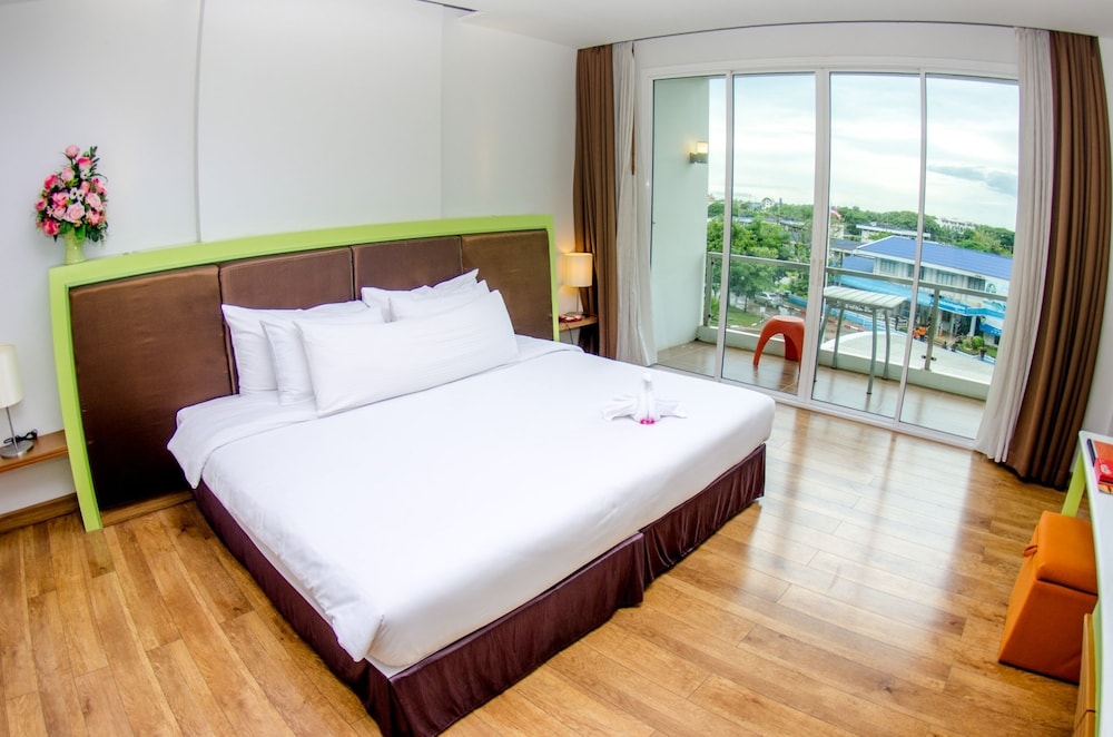 Deluxe Room - Photo 9