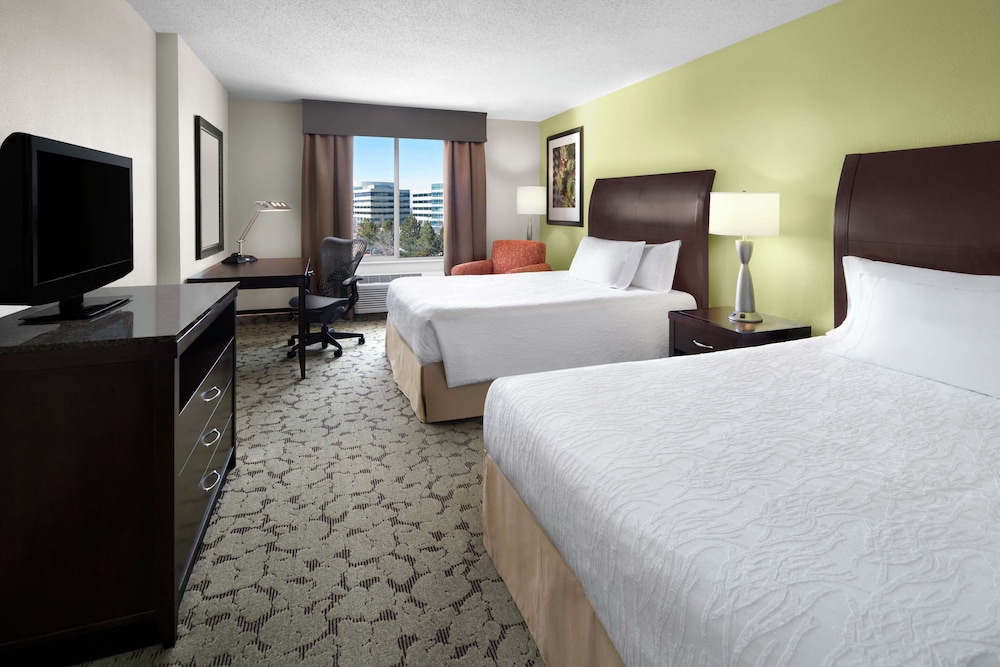 Room, 2 Queen Beds, Non Smoking (Drinks & Snacks) photo 1
