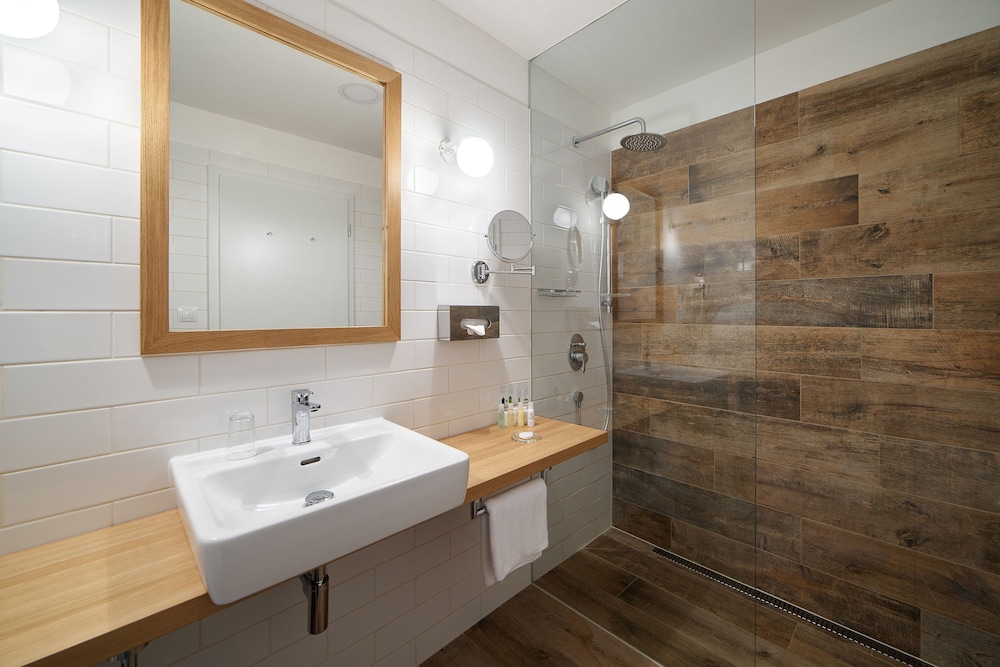 Superior Double Room, 1 King Bed, Balcony (1st floor)