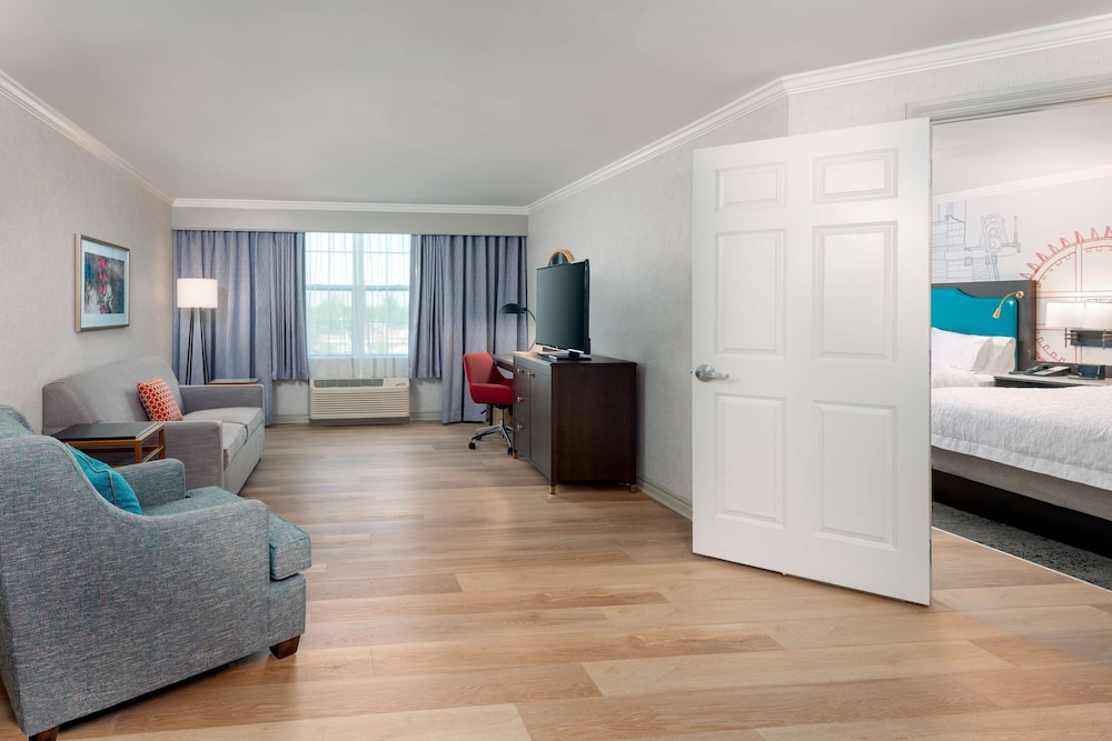 Suite (2 Queen Beds & 1 Sofa Bed) - Photo 2
