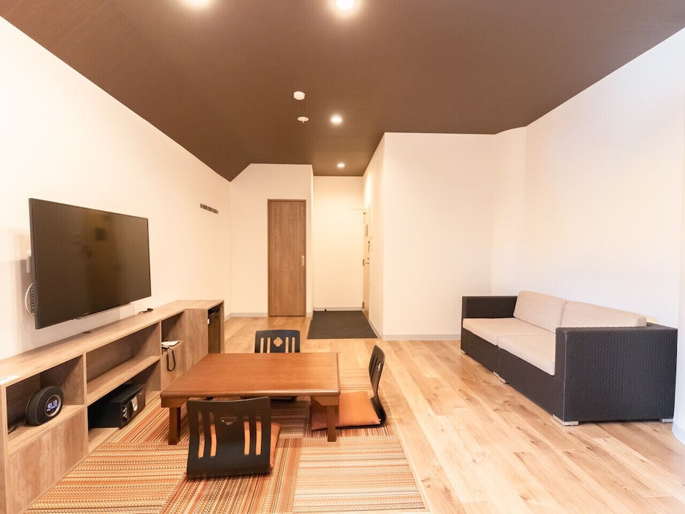 Modern western style superior japanese western room with open-air bath, Non-Smoking - Photo 4
