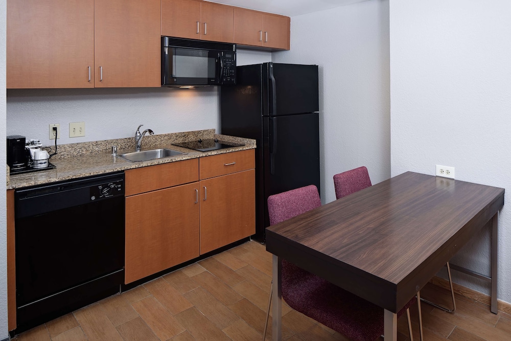 1 King Bedroom Suite w/ Kitchen - Photo 5