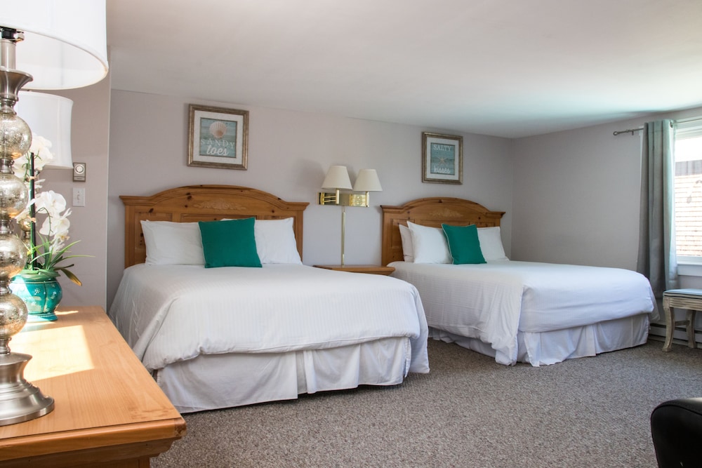 Romantic Suite, 1 Bedroom, Jetted Tub, Pool View photo 3