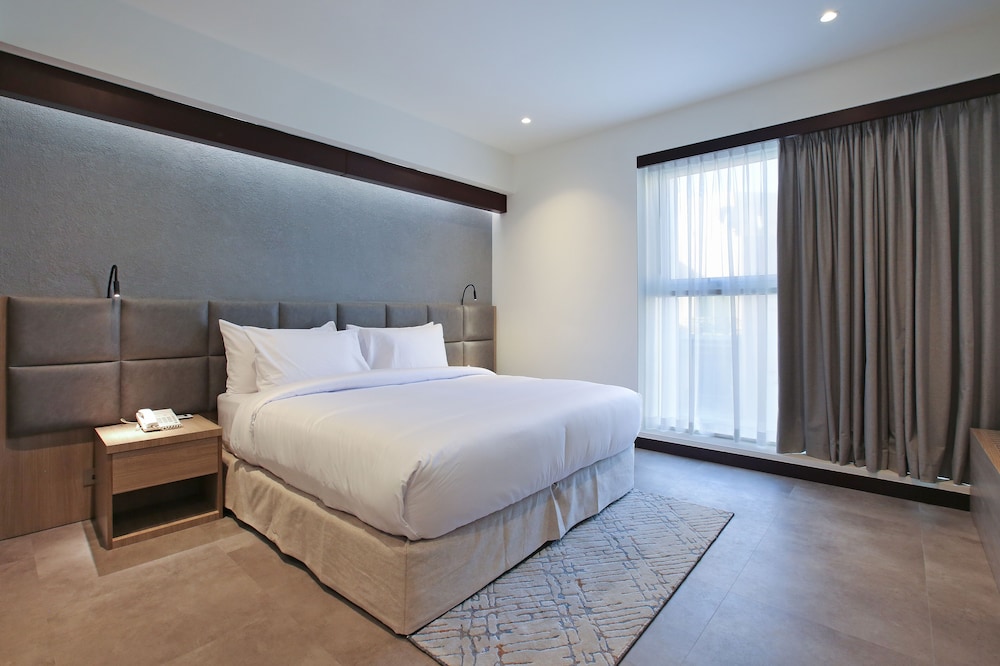One Bedroom Emperor photo 2