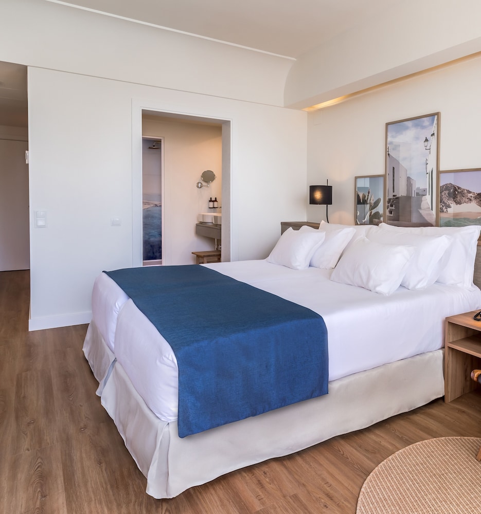 Junior Suite (3 adults + 1 child) photo 3