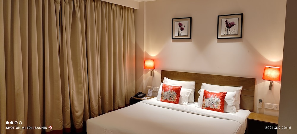 Deluxe Room - Photo 5
