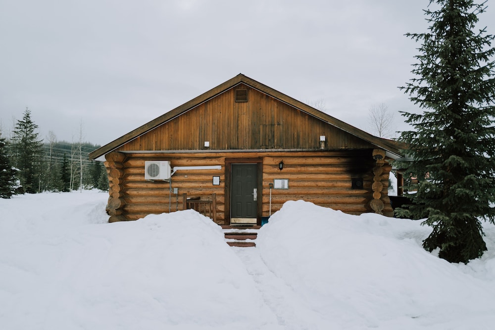 Family Cabin, 2 Bedrooms, Kitchenette (Not Pet Friendly)