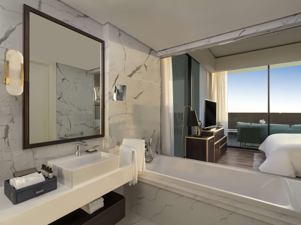 Presidential Suite, 3 Bedrooms, Terrace thumbnail 6