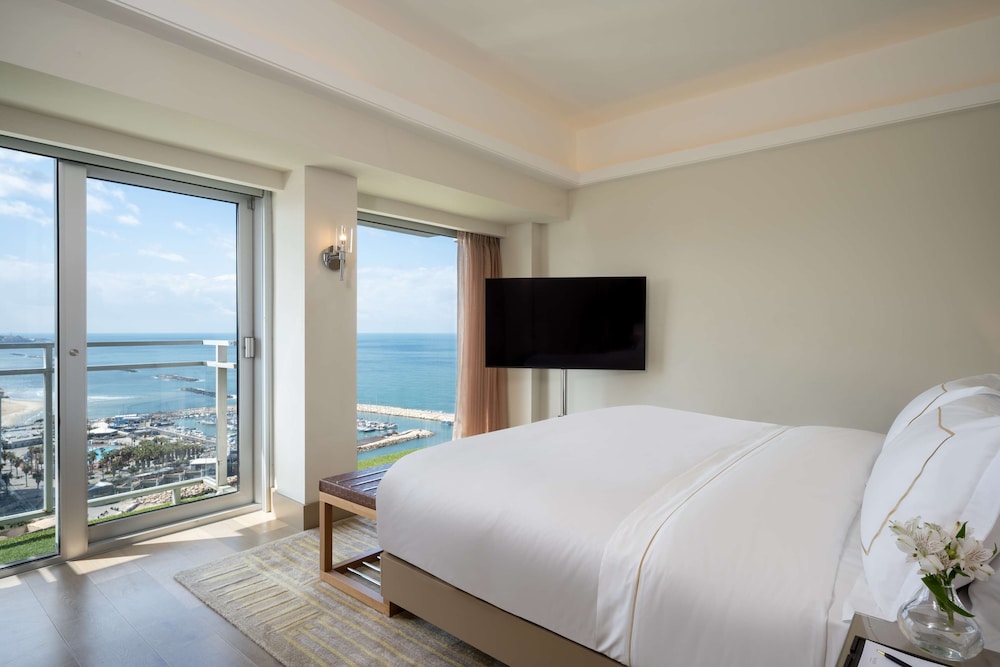 King Grand Vista Suite with Sea View