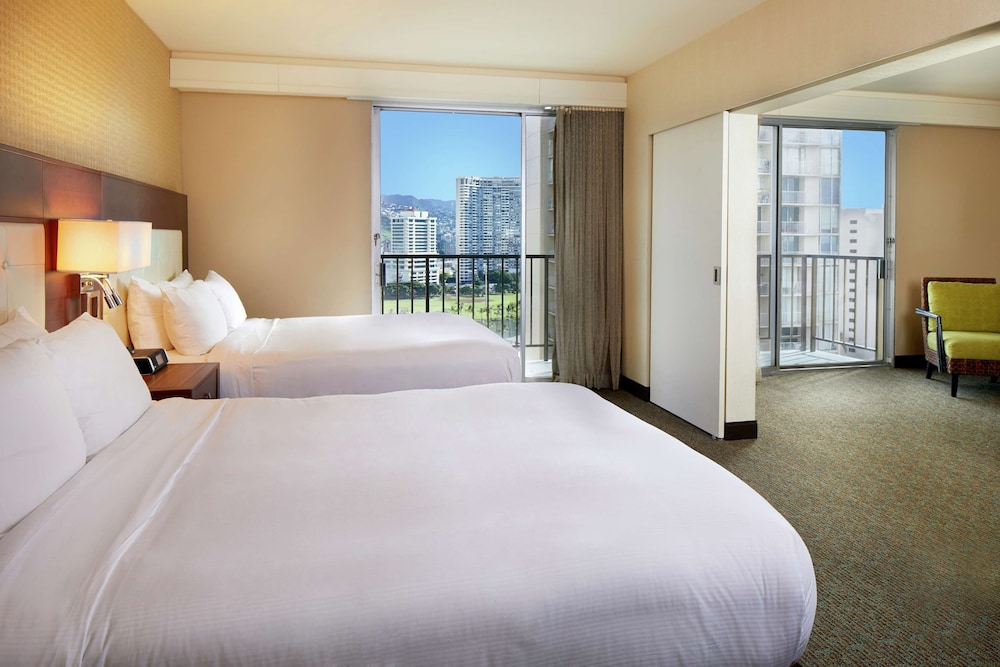 Suite, 2 Queen Beds (Ohana Suite, City/Mountain View)