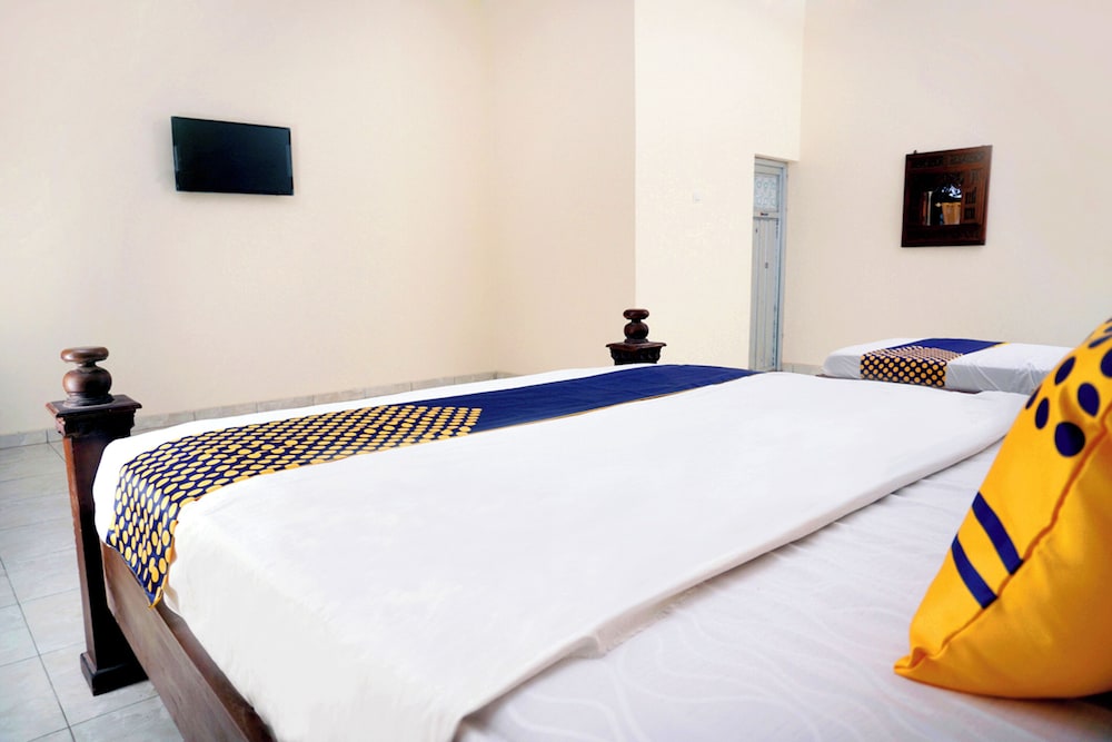 Economy Triple Room photo 1