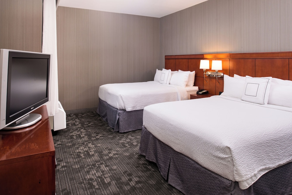 Room, 2 Queen Beds (Hearing Accessible) - Photo 6