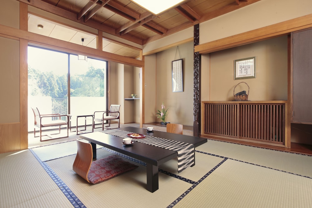Japanese Style Room, 10 tatami mats, South Facing photo 1