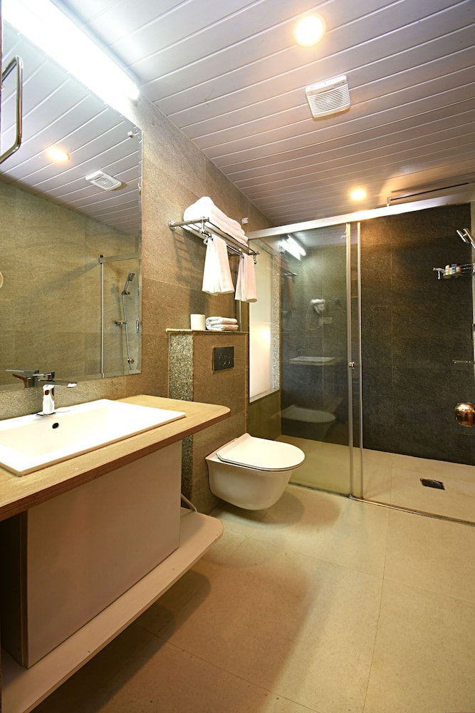 Deluxe Double Room, 1 Bedroom, Non Smoking, City View photo 2