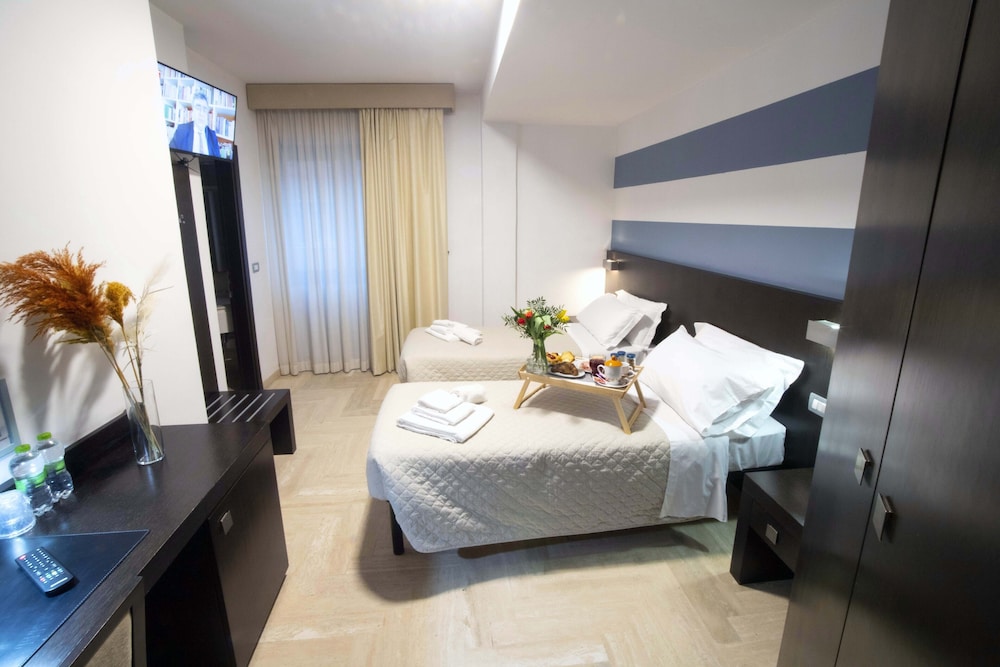Classic Double or Twin Room - Photo 13