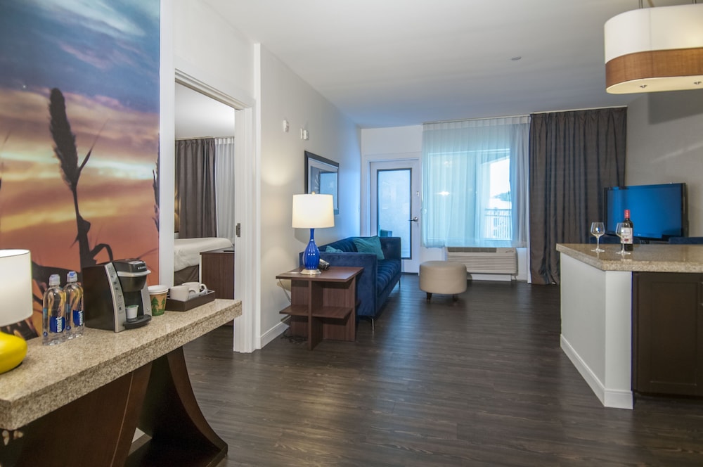 Suite, 1 Bedroom (with Living Area) - Photo 10