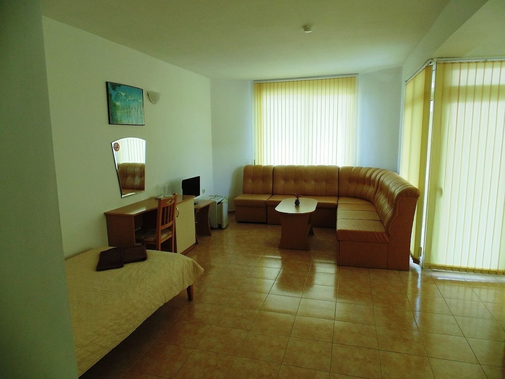 Deluxe Triple Room, Balcony, Partial Sea View