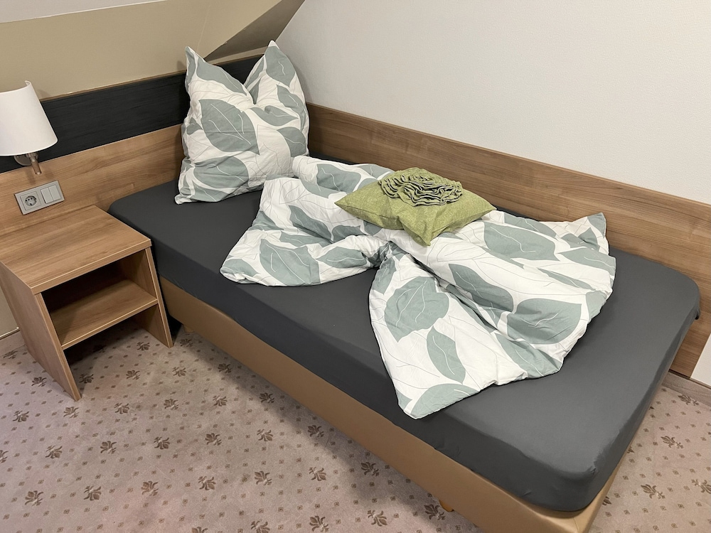 Comfort Single Room, 1 Large Twin Bed, Non Smoking, Private Bathroom