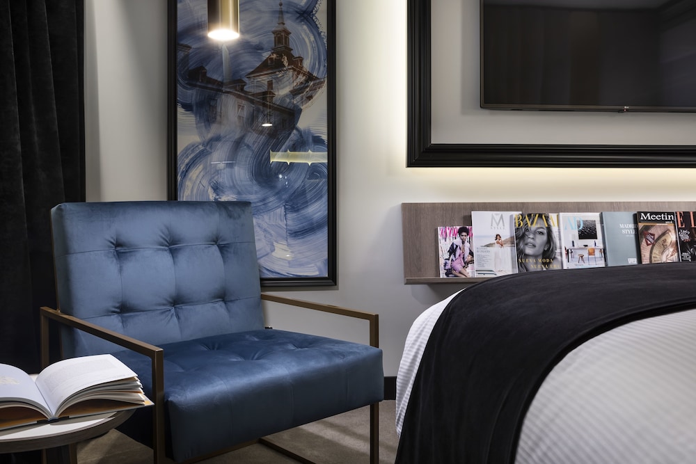 The Level, Junior Suite thumbnail 6