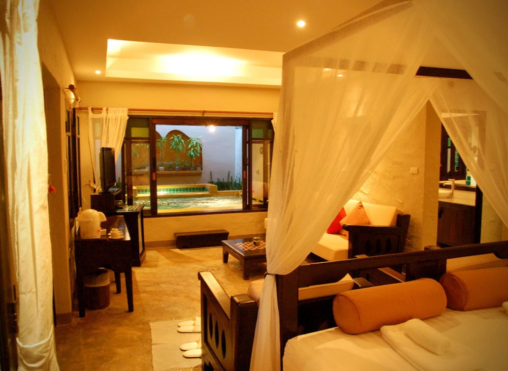 Romantic Villa with Jacuzzi photo 3