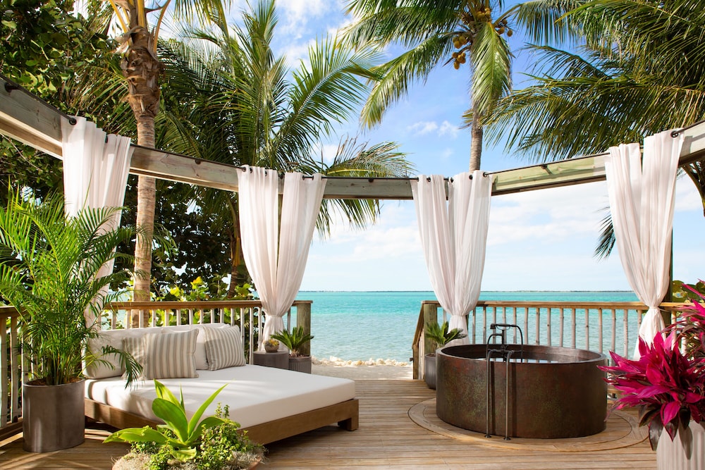 Suite (Island Romance) photo 2