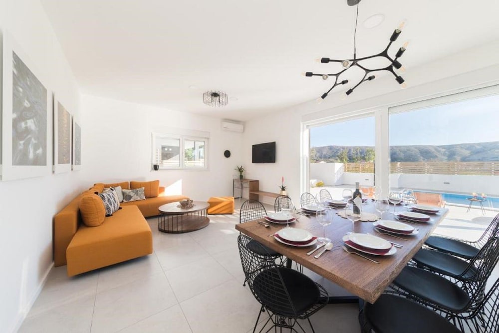 Villa (Four Bedroom Villa with Pool (Villa 2)