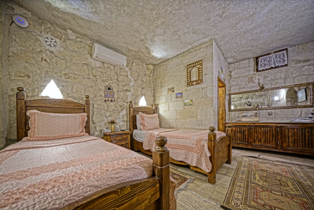 Economy Twin Room (Stone) photo 3