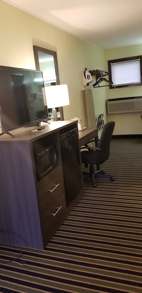 Standard Room, 2 Queen Beds, Non Smoking - Photo 1