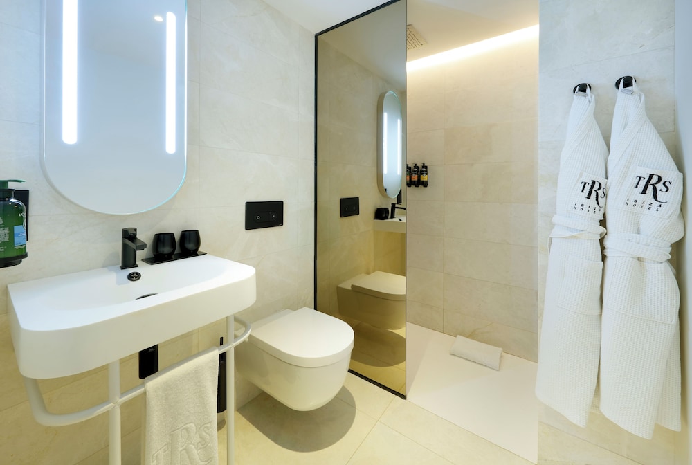 Deluxe Room (Signature Level, Cosy) - Club Access Included thumbnail 6