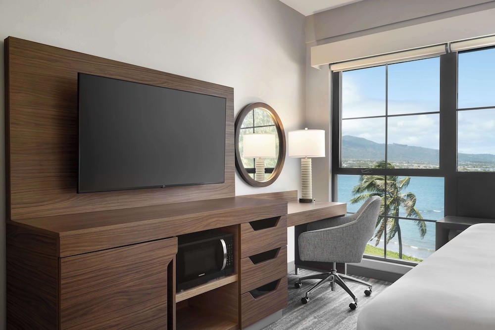Room, 2 Queen Beds, Refrigerator & Microwave, Ocean View photo 3