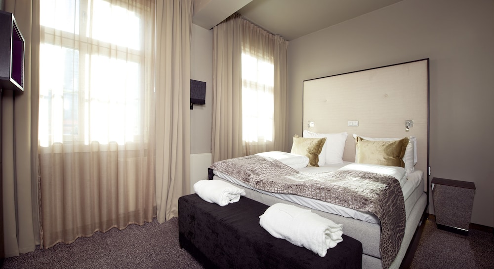 Deluxe Room, 1 Queen Bed