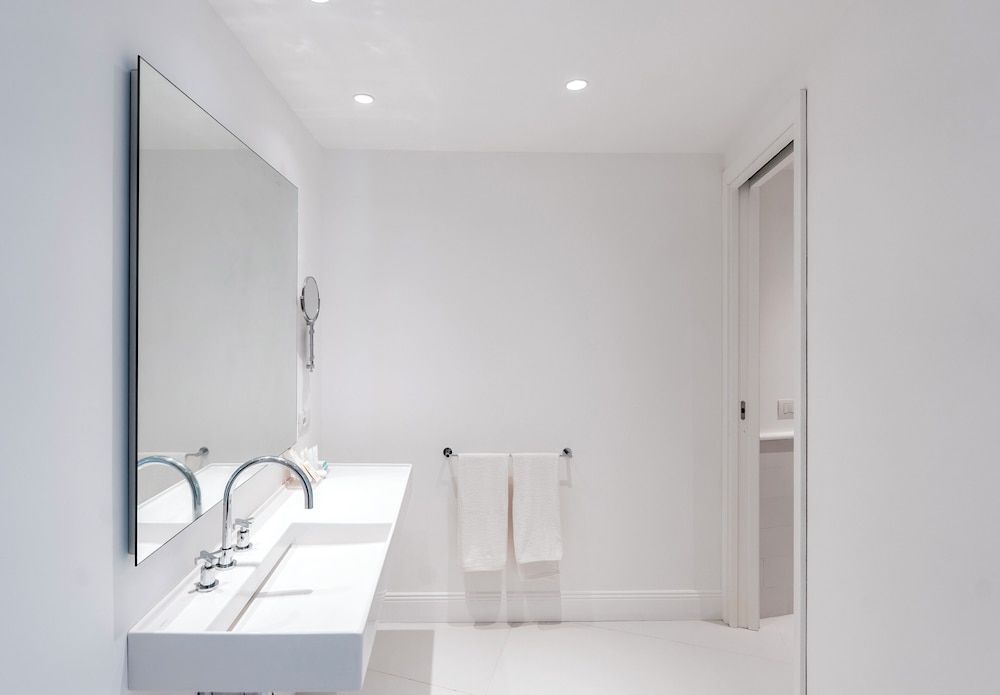 Exclusive Suite, 2 Bedrooms - Photo 10