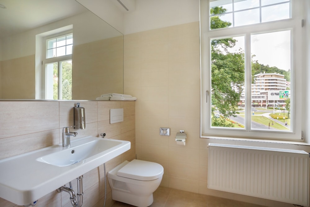 Suite - Photo 2