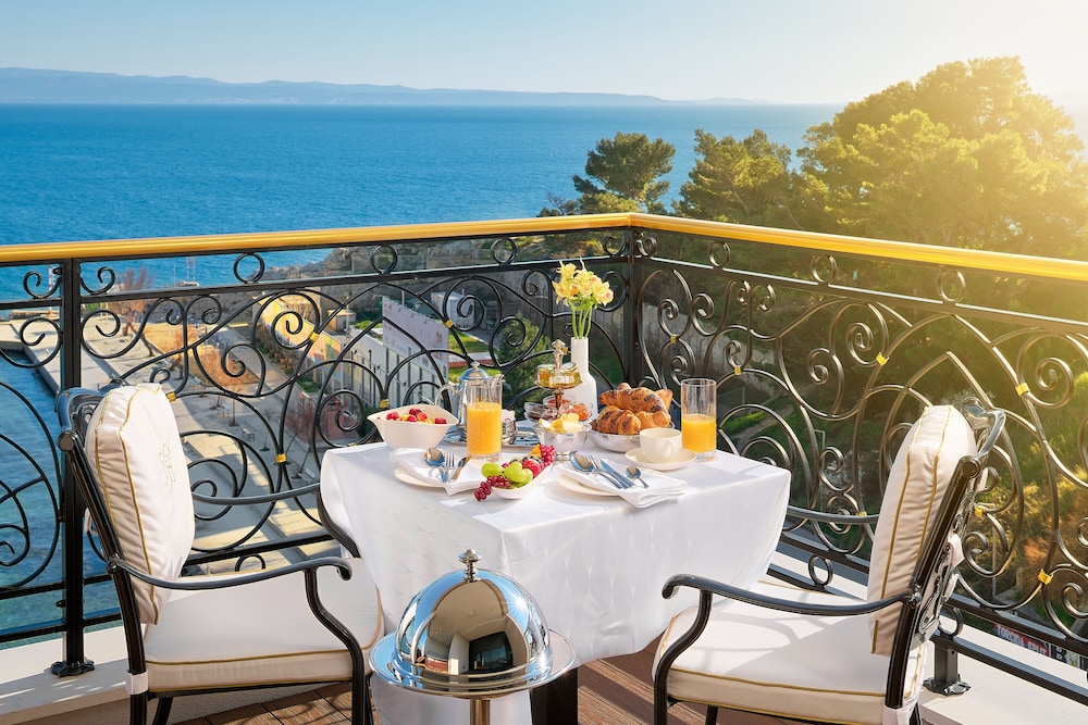 Luxury suite (Sea front, Balcony, Jacuzzi) - Photo 24